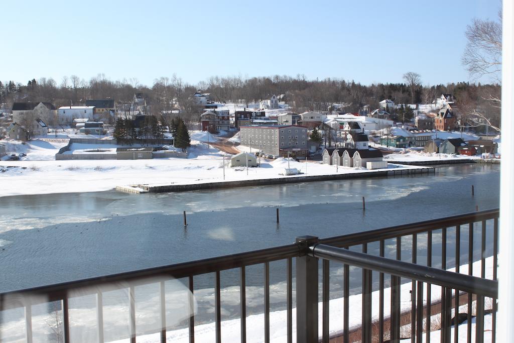 Lanes Riverhouse Inn & Cottages Montague Стая снимка