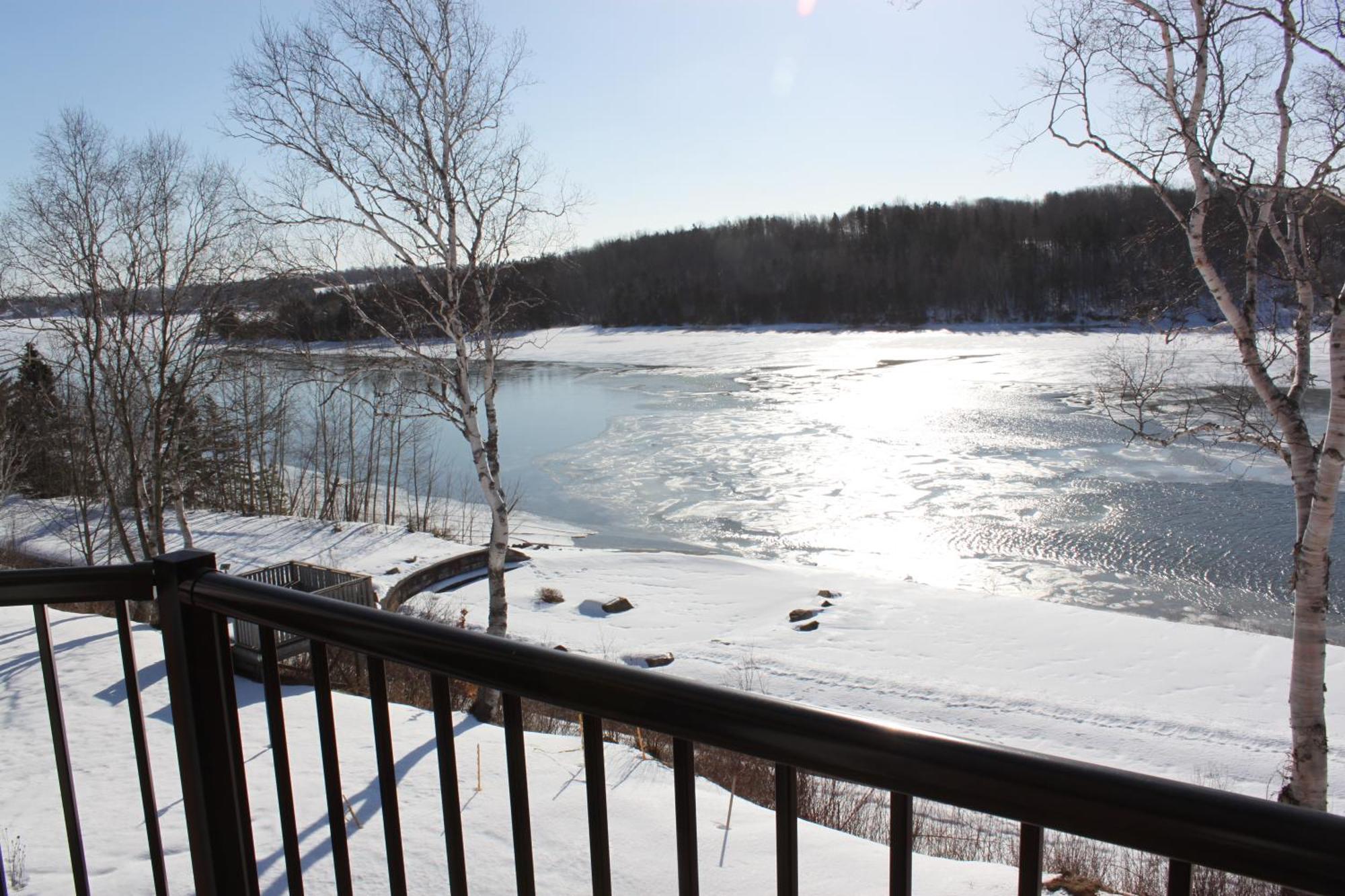 Lanes Riverhouse Inn & Cottages Montague Стая снимка