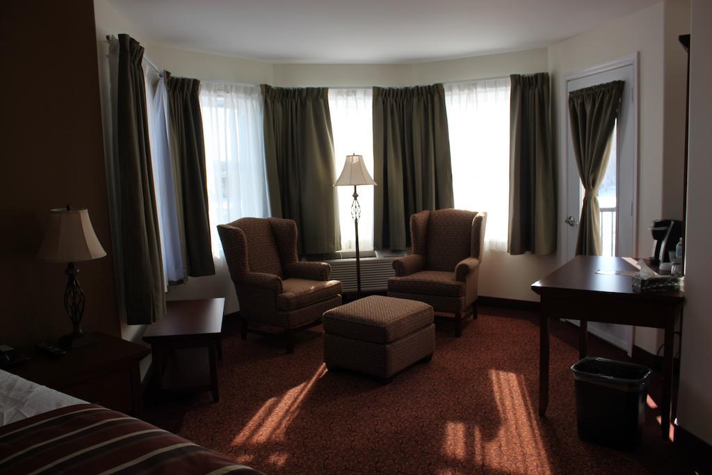 Lanes Riverhouse Inn & Cottages Montague Стая снимка