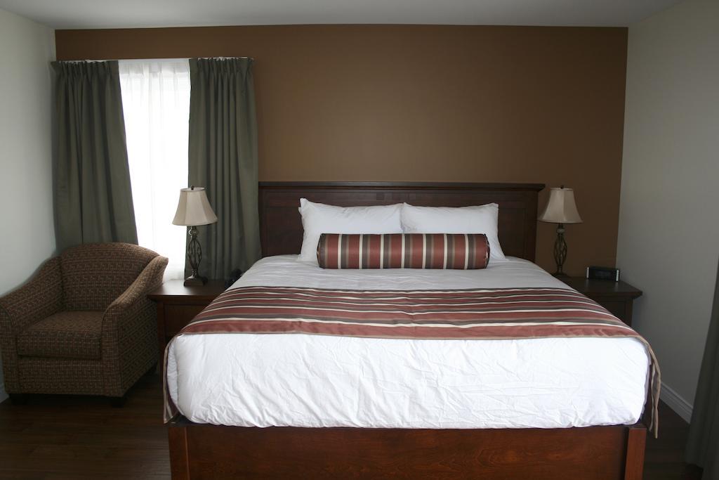 Lanes Riverhouse Inn & Cottages Montague Стая снимка