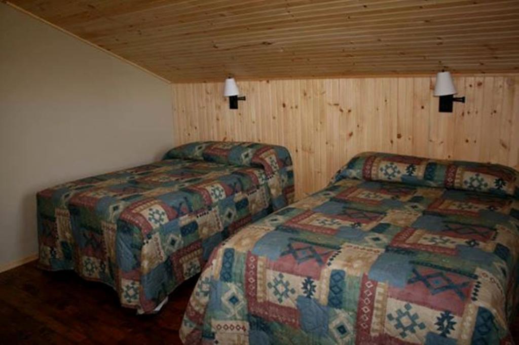 Lanes Riverhouse Inn & Cottages Montague Стая снимка