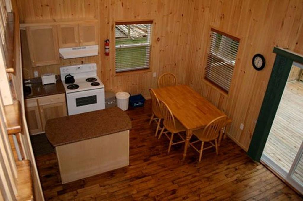 Lanes Riverhouse Inn & Cottages Montague Стая снимка
