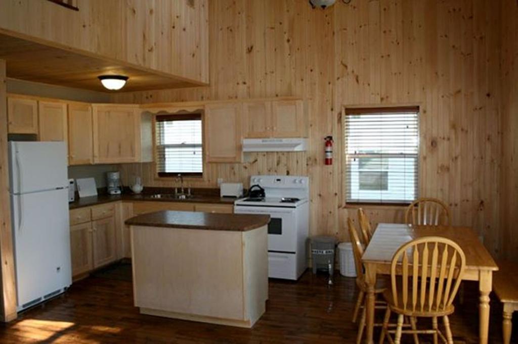 Lanes Riverhouse Inn & Cottages Montague Стая снимка