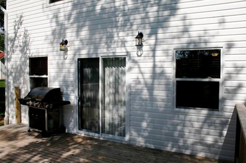 Lanes Riverhouse Inn & Cottages Montague Стая снимка