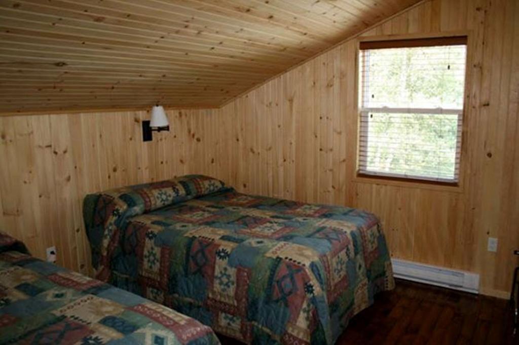 Lanes Riverhouse Inn & Cottages Montague Стая снимка