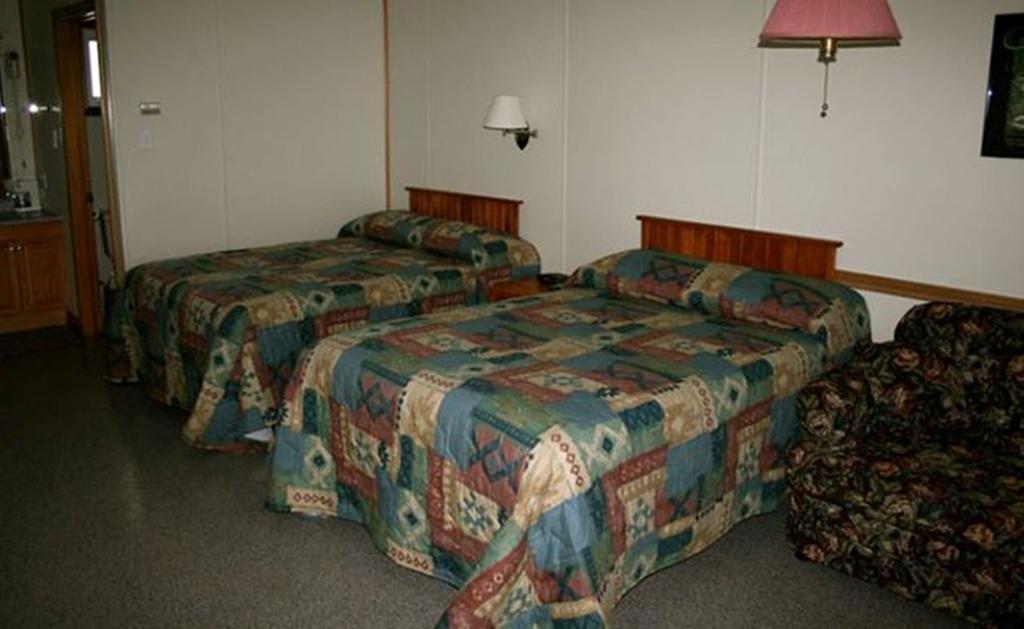 Lanes Riverhouse Inn & Cottages Montague Стая снимка