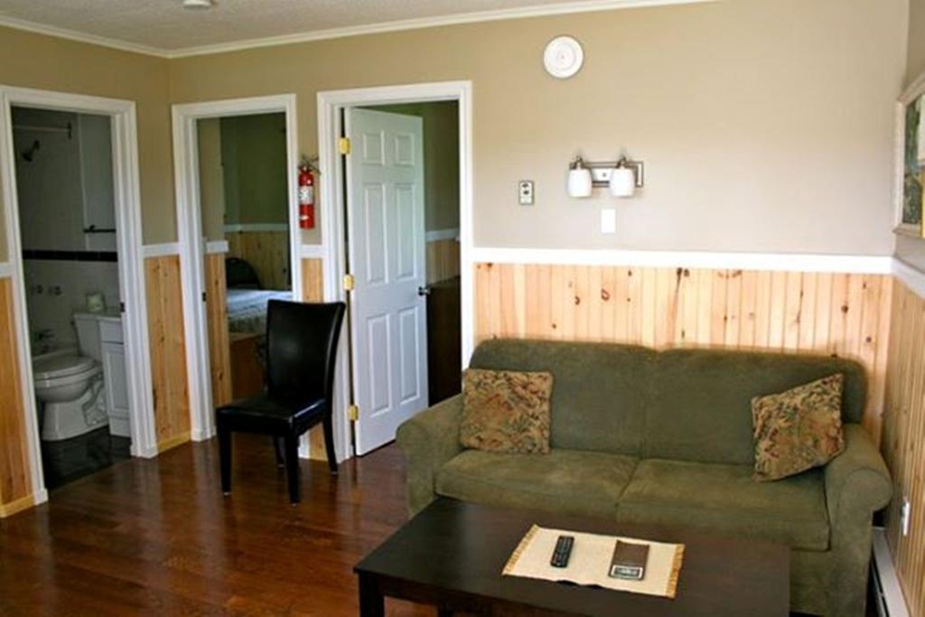 Lanes Riverhouse Inn & Cottages Montague Стая снимка