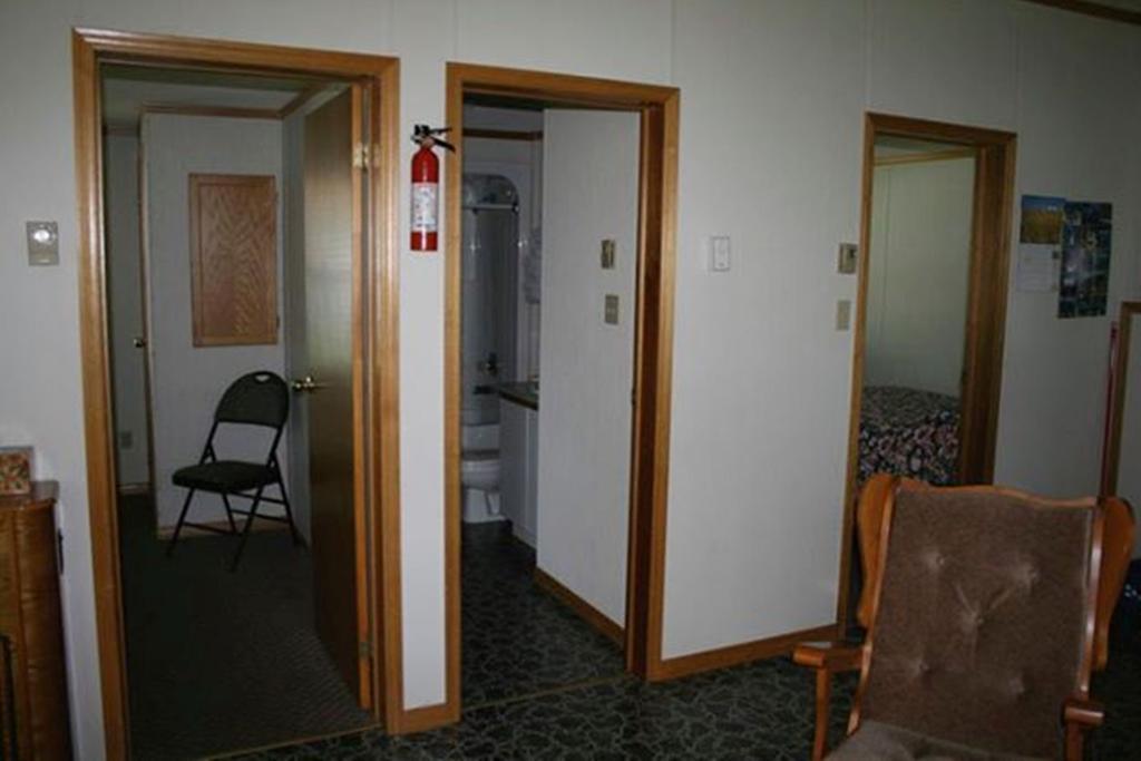 Lanes Riverhouse Inn & Cottages Montague Стая снимка