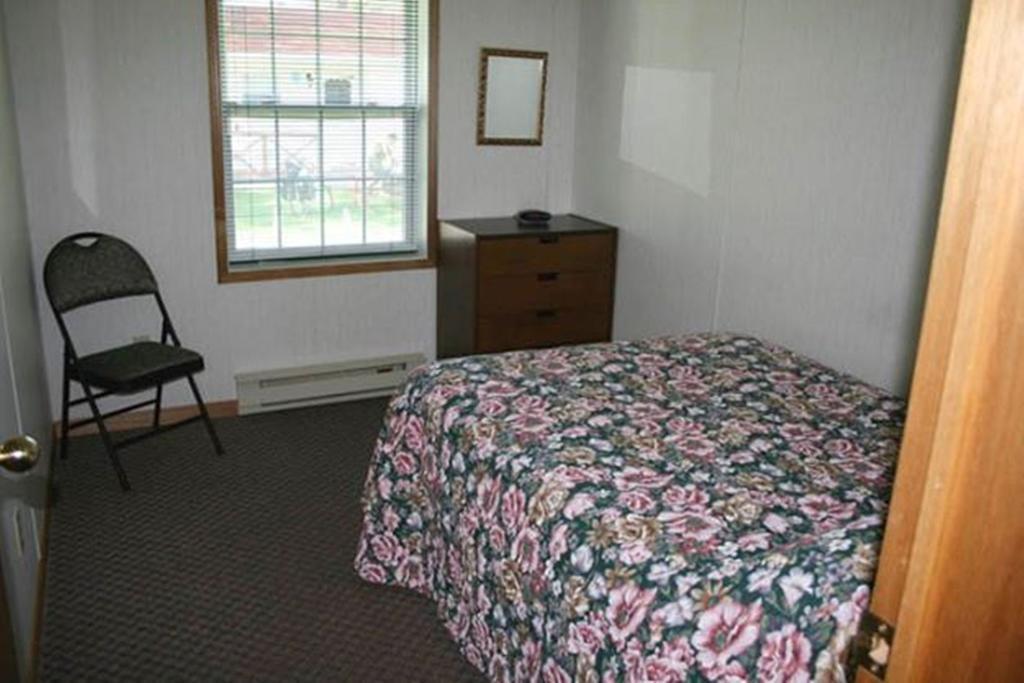 Lanes Riverhouse Inn & Cottages Montague Стая снимка
