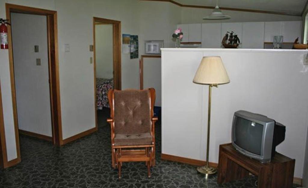 Lanes Riverhouse Inn & Cottages Montague Стая снимка